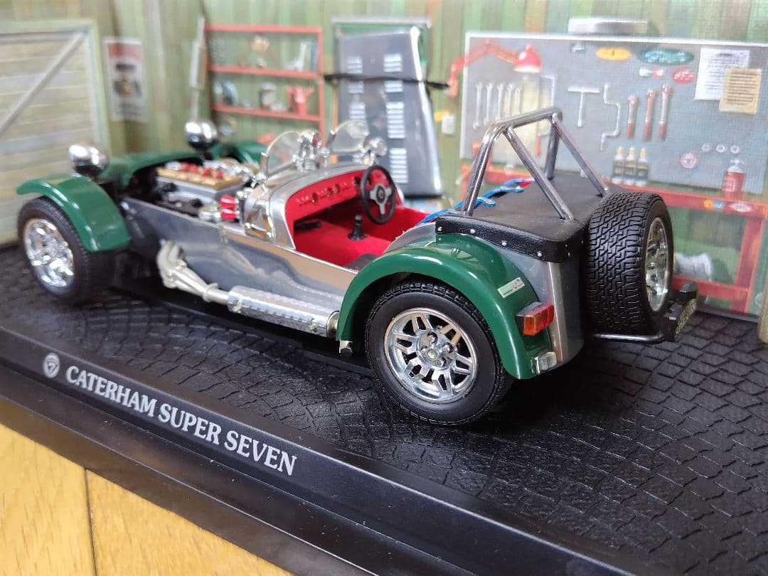 京商「CATERHAM SUPER SEVEN （Racing Screen）」