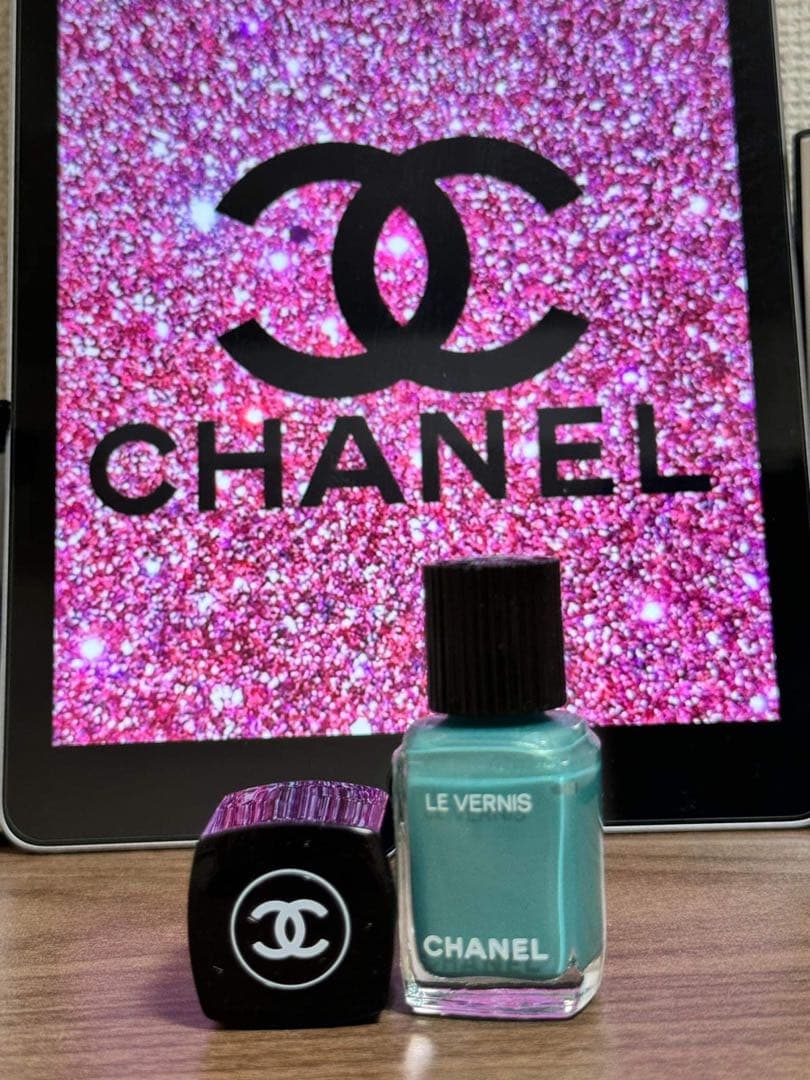 ジェルネイル・ネイルシール Nail polish chanel