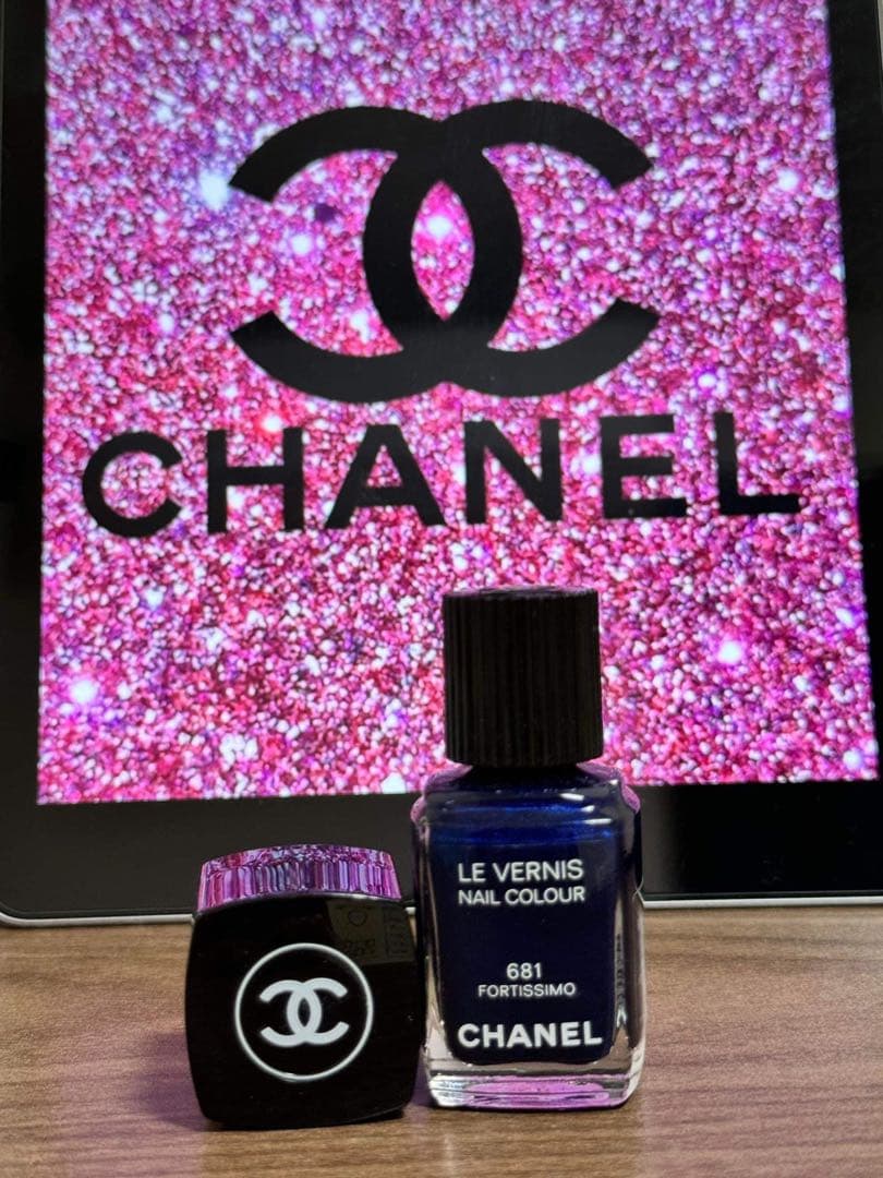 ジェルネイル・ネイルシール Nail polish chanel