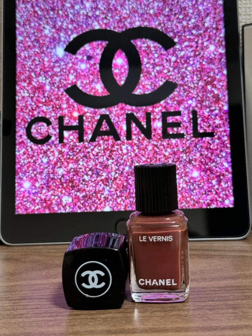ジェルネイル・ネイルシール Nail polish chanel