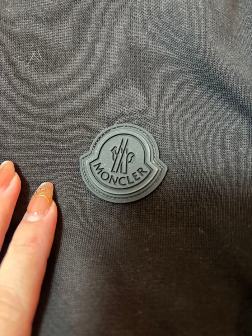 し*う様 モンクレ　パーカー