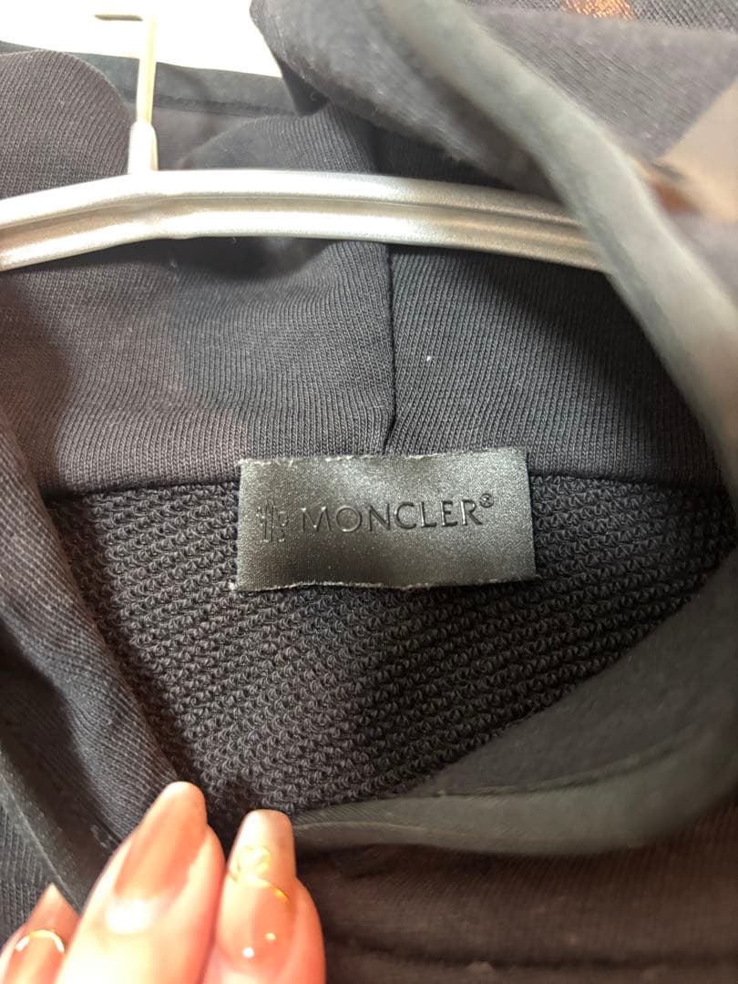 し*う様 モンクレ　パーカー