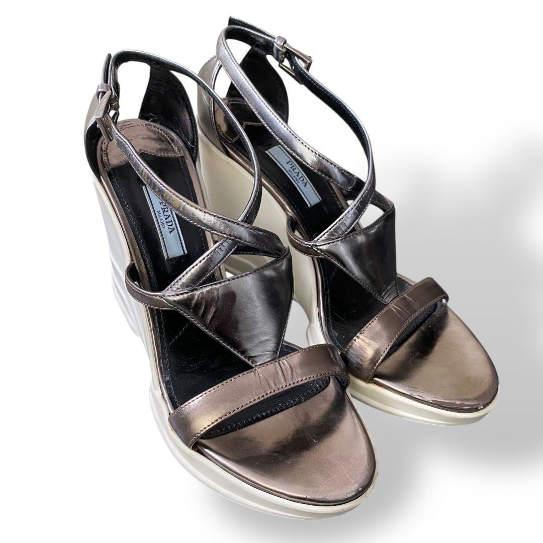 プラダ　ミュール　ハイヒール　ウェッジソール　メタリック　ストラップ　25cm