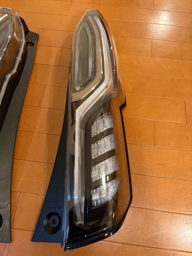 車*ん様 N-BOX JF3 テールランプ純正　左右セット