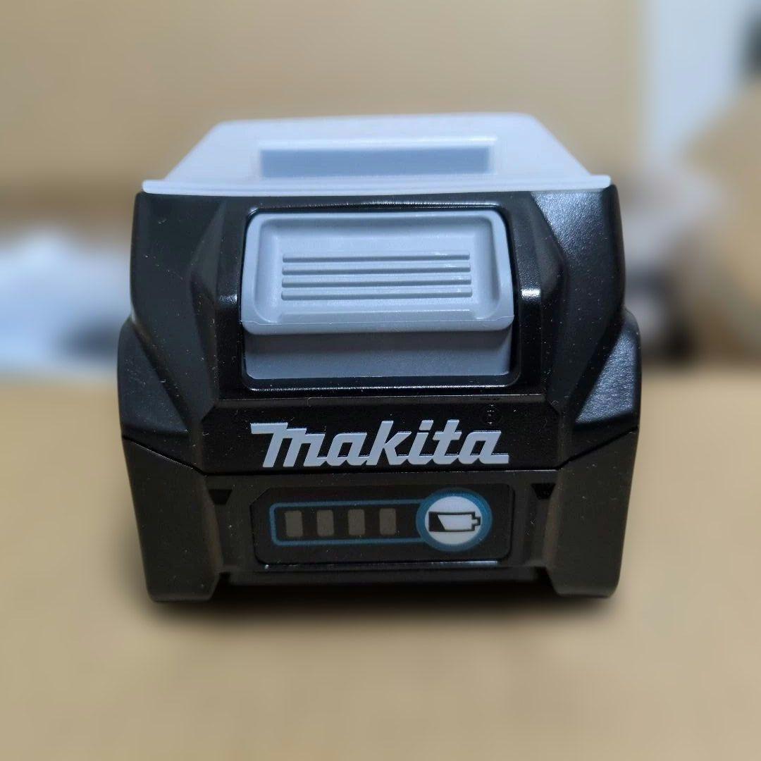 マキタ 充電式クリーナー CL003GRDW 40V　白 バッテリー新品x1個