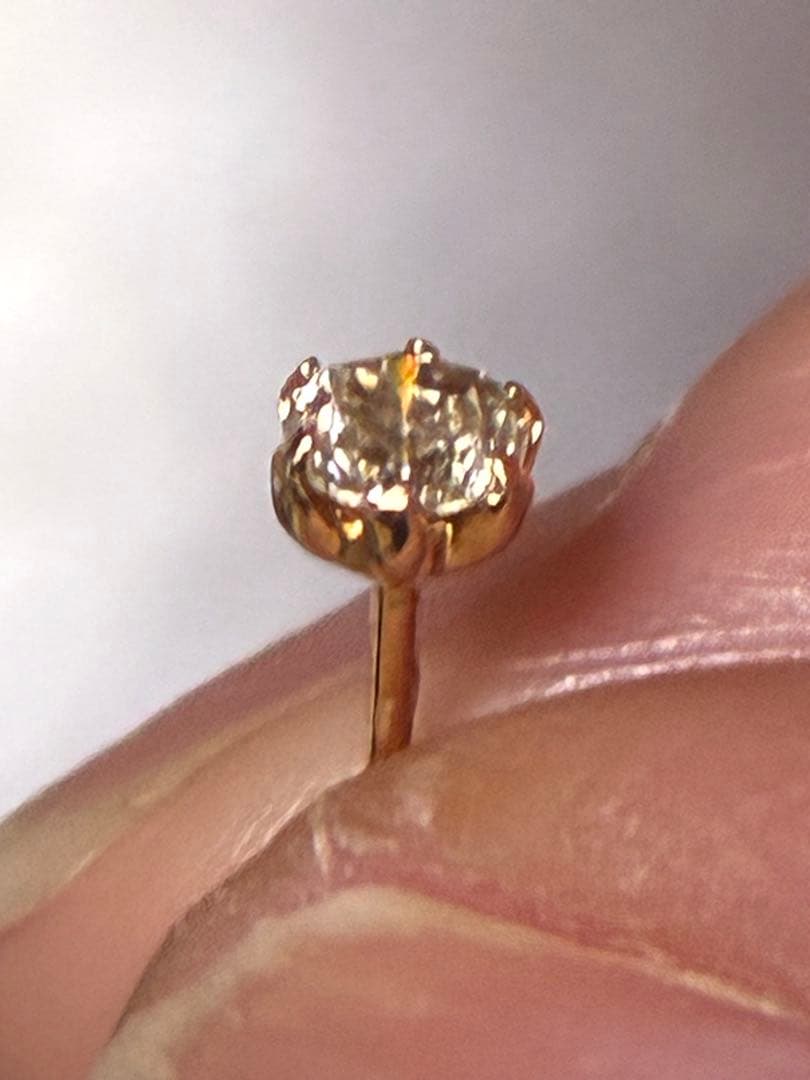 18金ダイヤ片耳ピアス