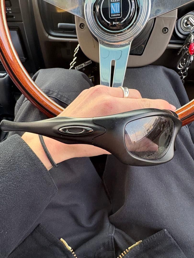 Oakley ブラック 偏光レンズ サングラス