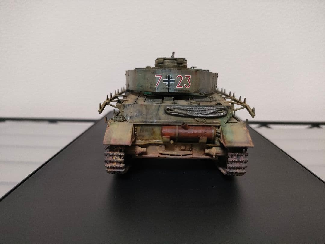 タミヤ1/48ドイツ4号戦車J型プラモデル　完成品　（ディスプレイケース付き）