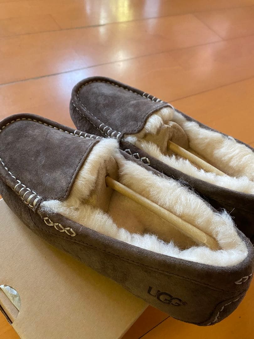 UGG モカシン　チョコレート　23 未使用
