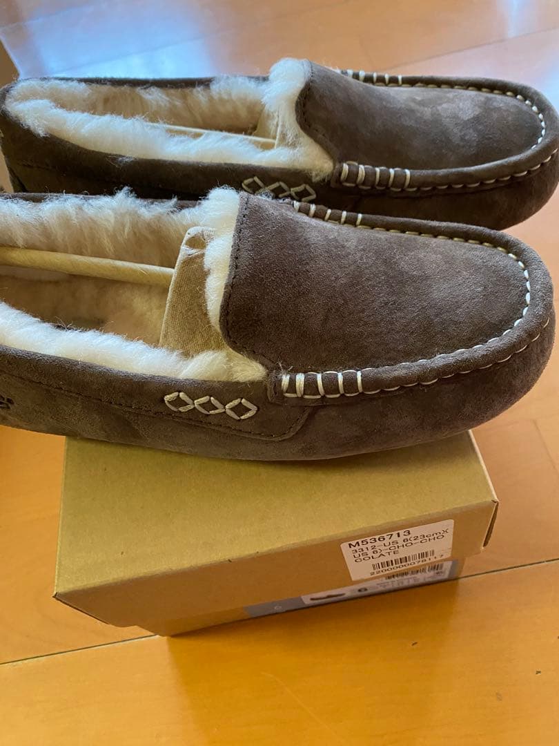 UGG モカシン　チョコレート　23 未使用