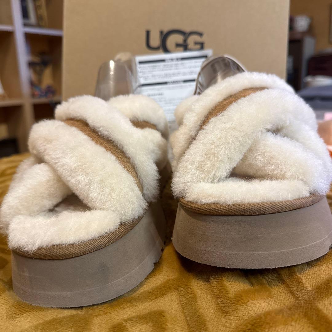 UGGサンダル　25センチ未使用箱付