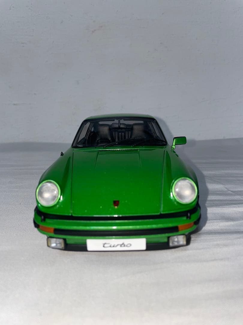 オートアート1/18 ポルシェ 911 訳あり