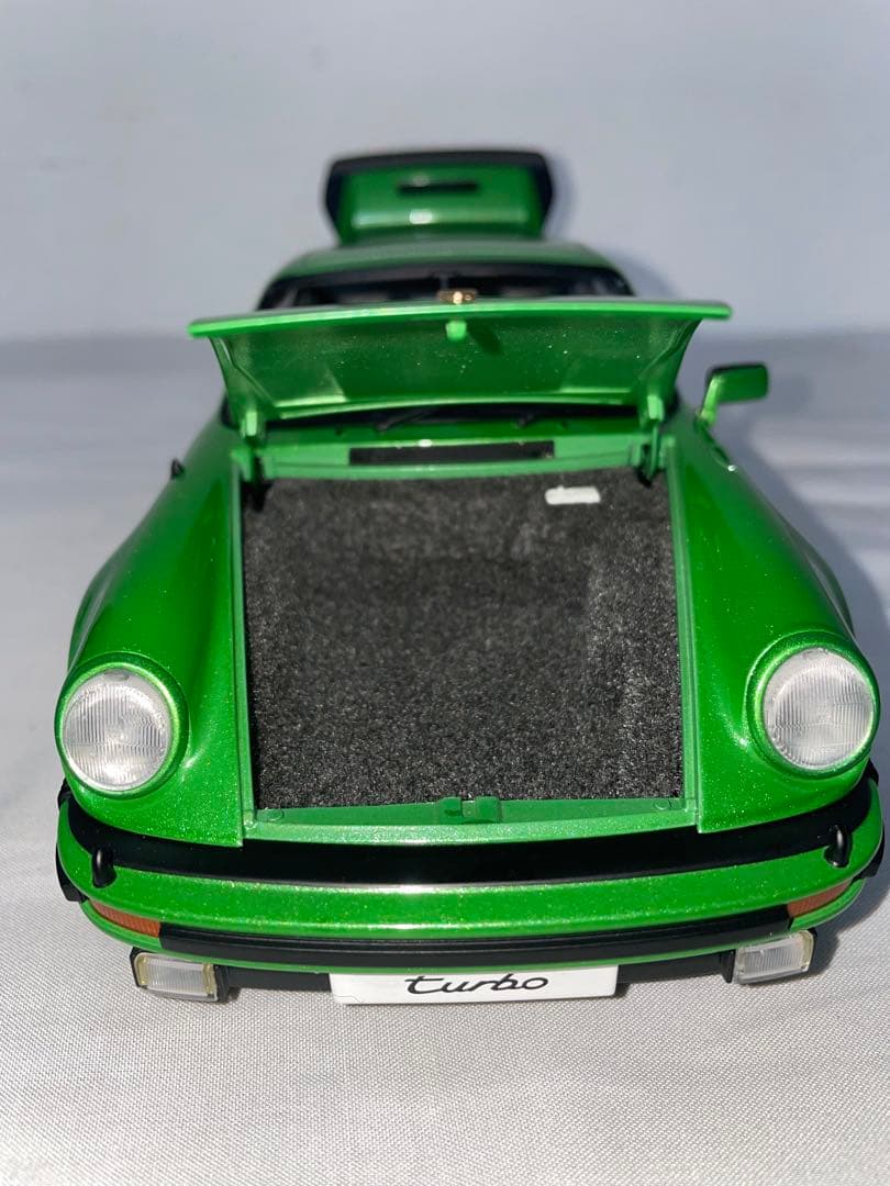 オートアート1/18 ポルシェ 911 訳あり