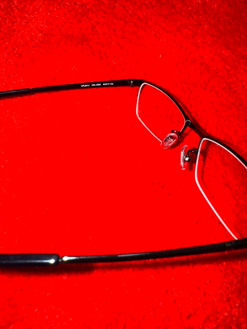 POLICE チタン製ファッションメガネ