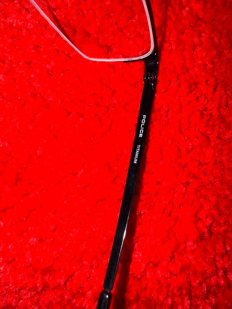 POLICE チタン製ファッションメガネ