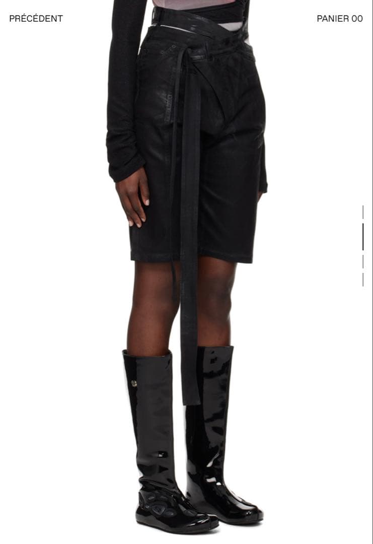 ブラックレザー風ハーフパンツ