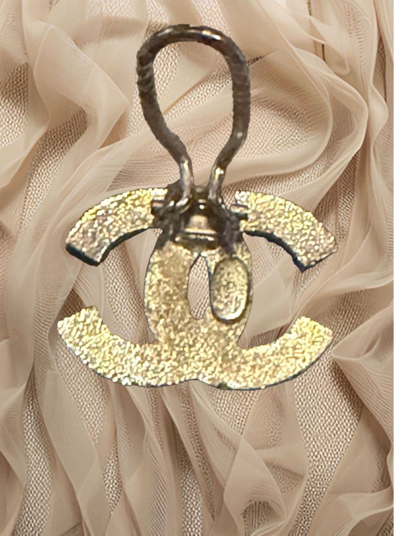 まいぴ  CHANEL シャネル✴︎ロゴデザイン ストーン付きイヤリング片耳