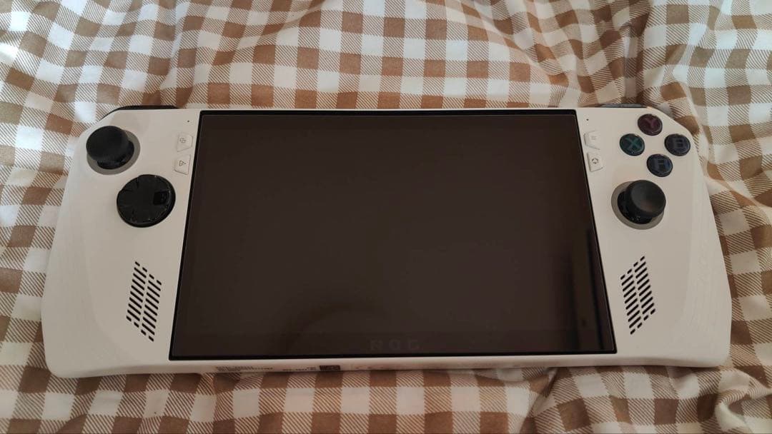 ROG Ally Z1 Extreme アクセサリー付き