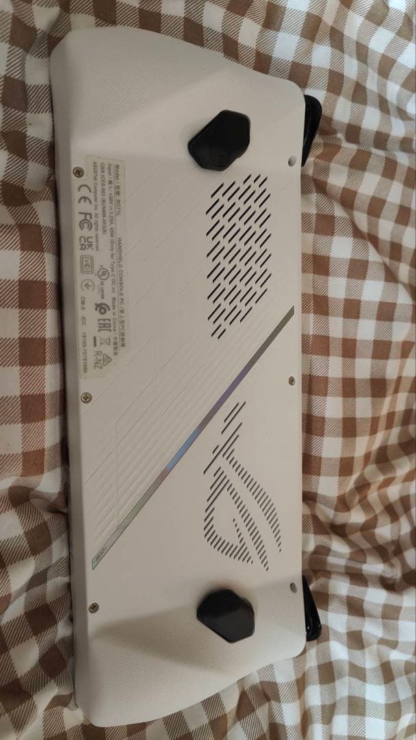 ROG Ally Z1 Extreme アクセサリー付き