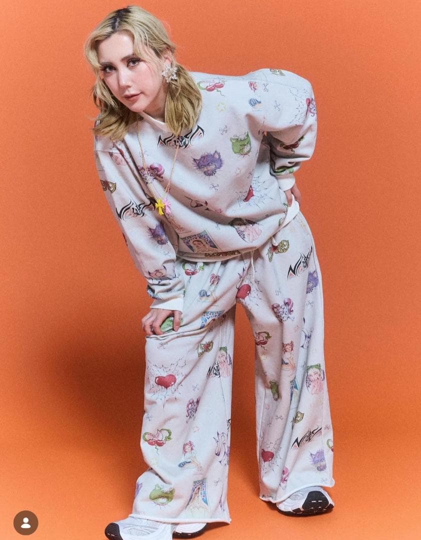 即完売品 仲里依紗 Re. アールイードット 手書きスウェットパンツ ホワイト