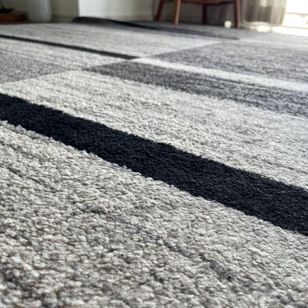 ✴︎SALE✴︎【Rigna】INFINITY ストライプ模様 グレー系ラグ 大判