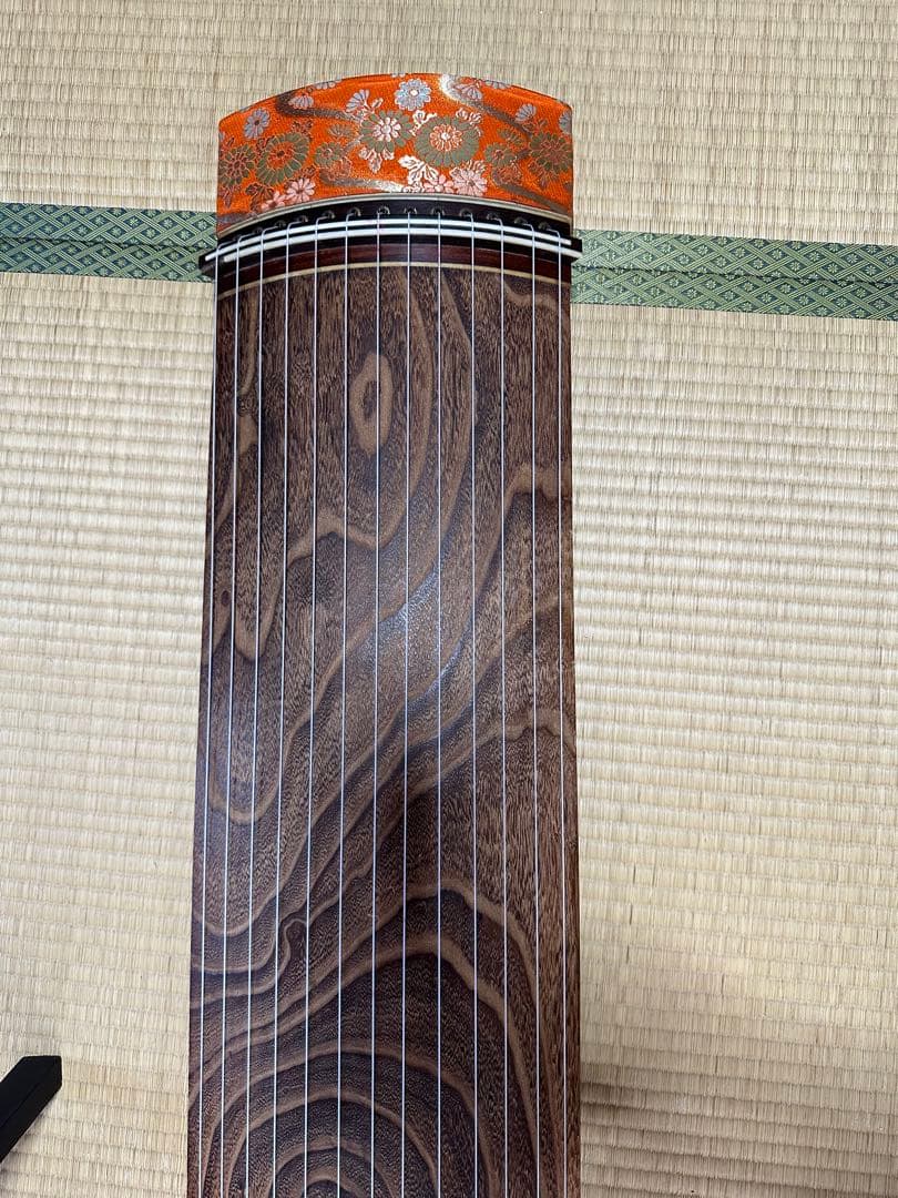 伝統的な木製琴 13弦 ダークブラウン