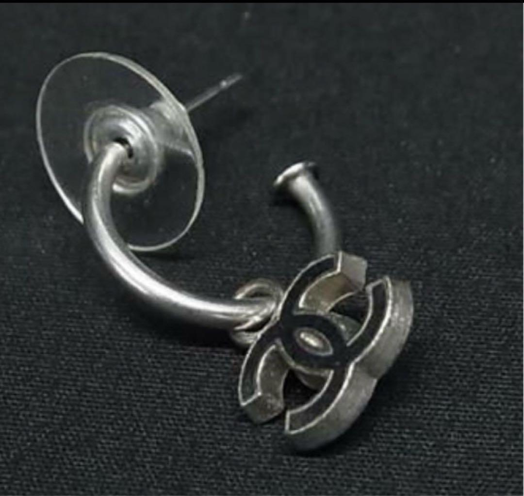 正規品 極美品CHANEL シャネルココマーク ピアス 片耳 シルバー×ブラック