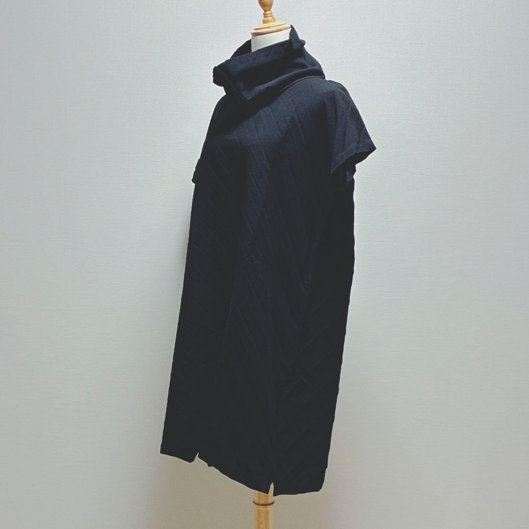 ミーイッセイミヤケ　ボタン付き変形ハイネック　プリーツ　トップス　チュニック　黒