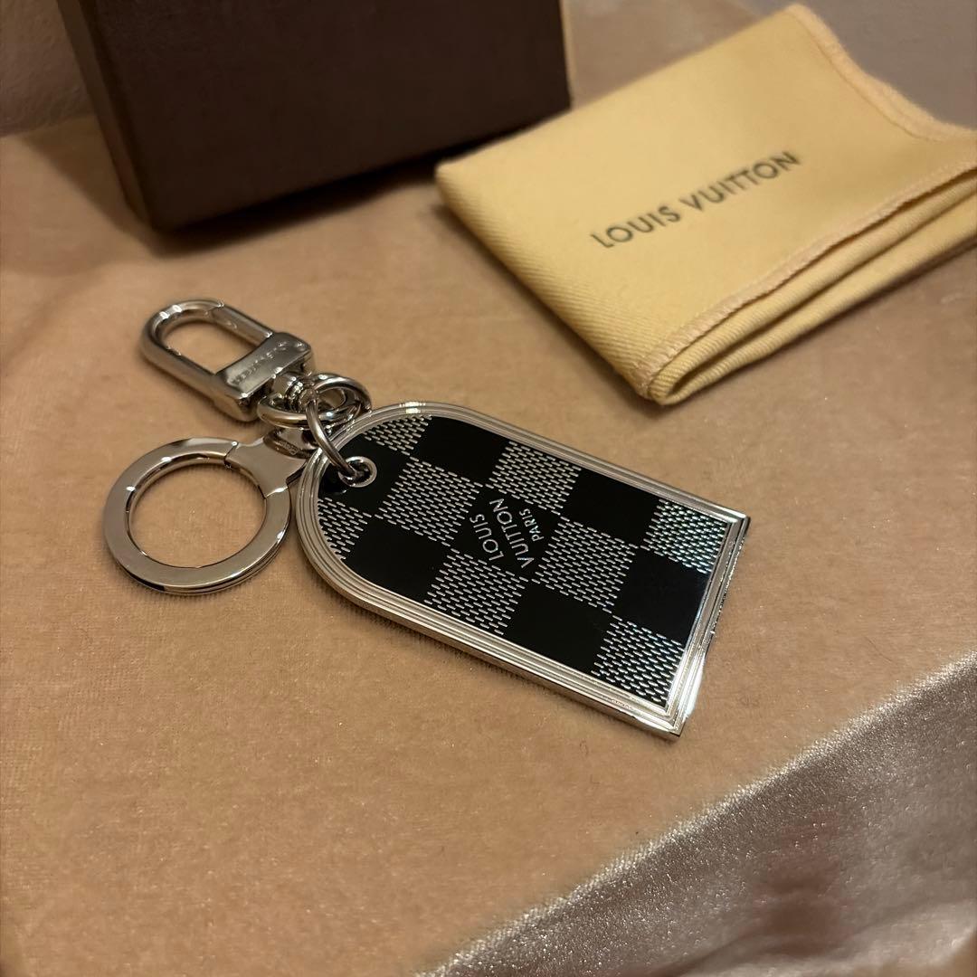 よしみ☆新品未使用☆LOUIS VUITTON ダミエシルバーキーホルダー