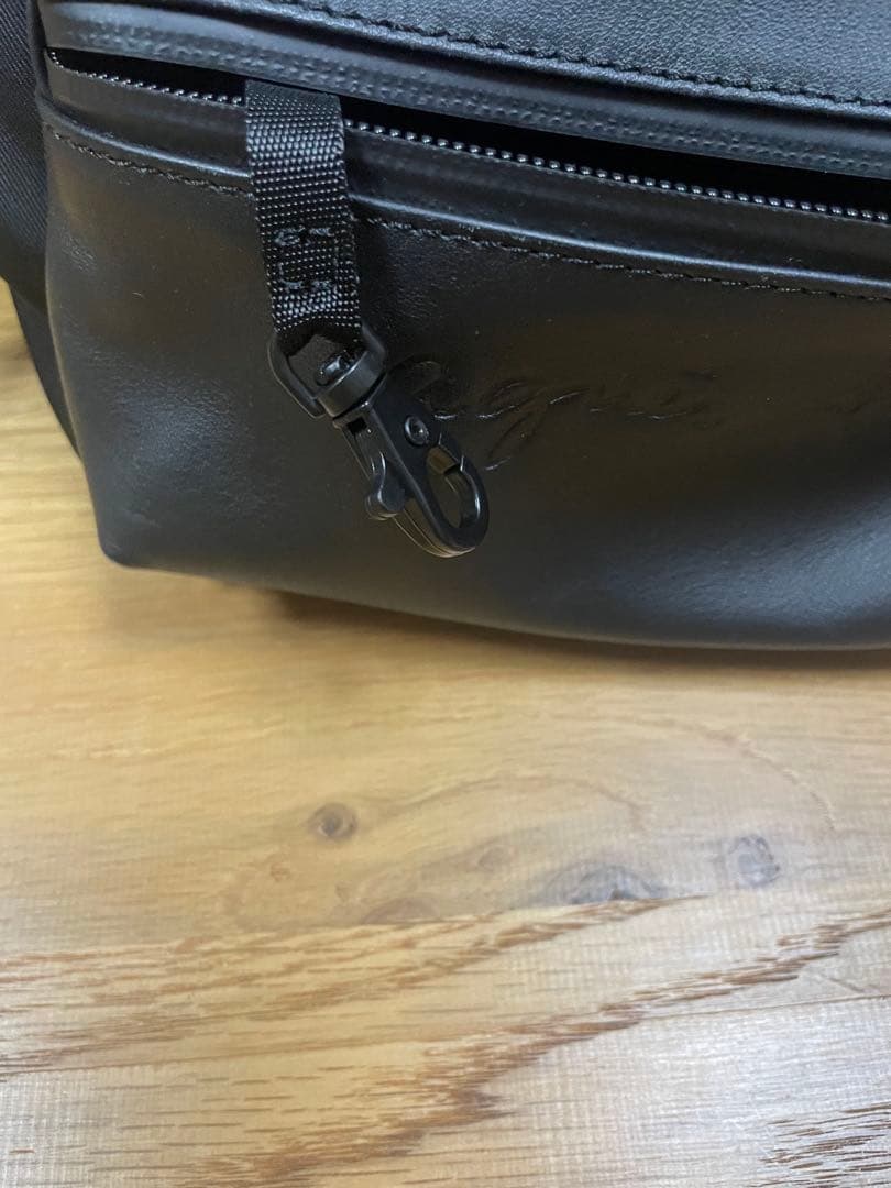 アニエスベー ボディーバッグ。