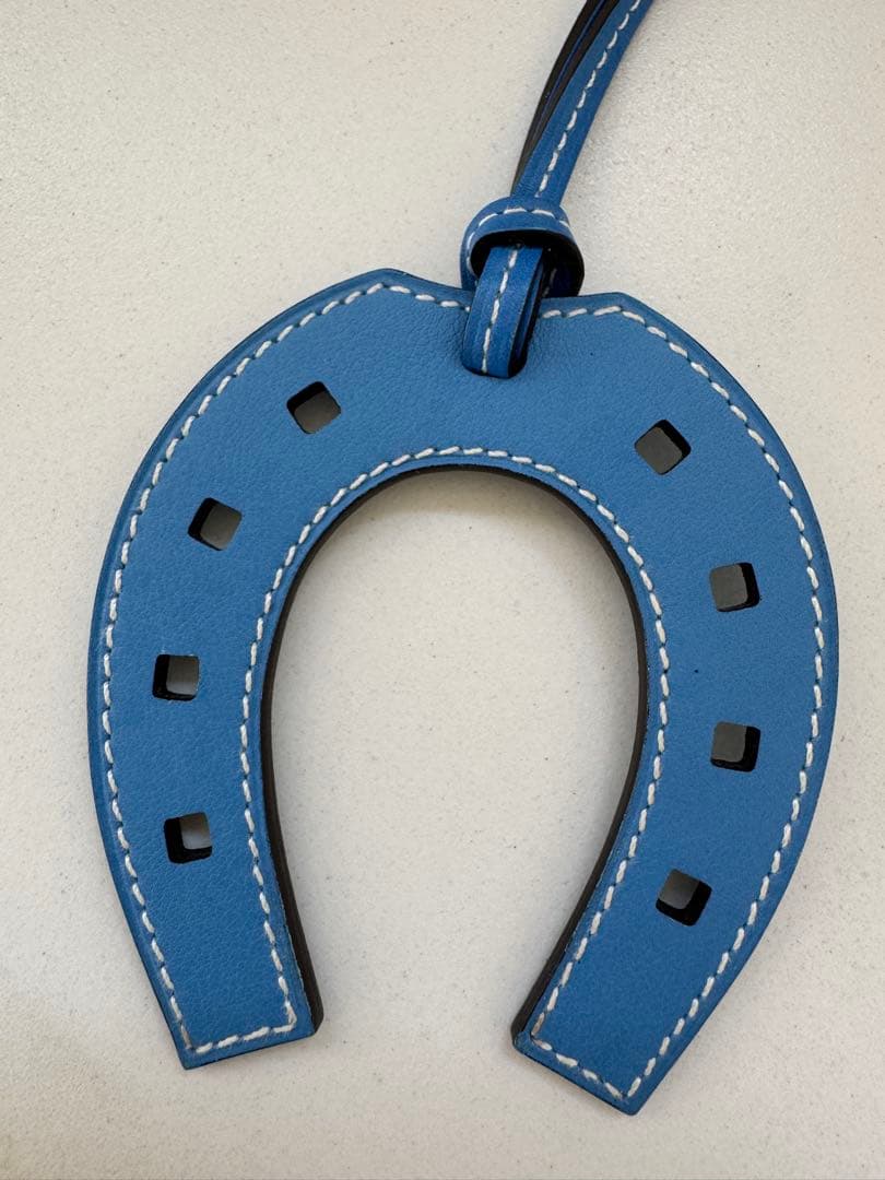 HERMES エルメス馬蹄型レザーチャーム　青　美品