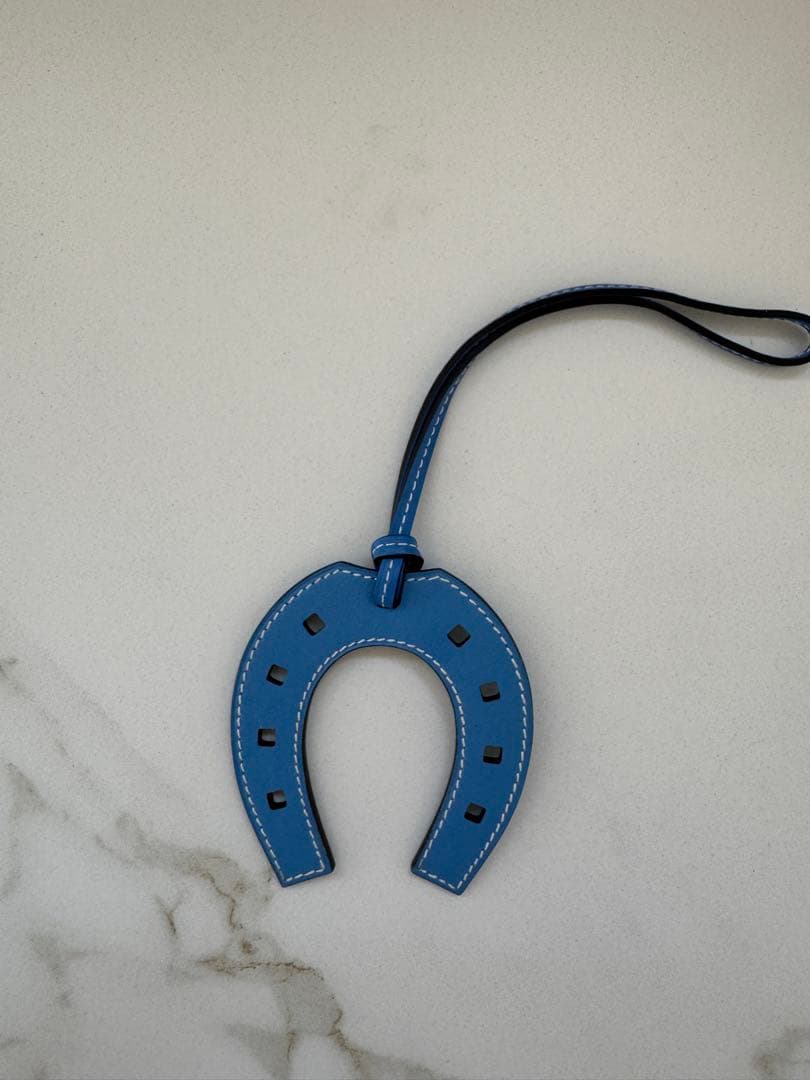 HERMES エルメス馬蹄型レザーチャーム　青　美品