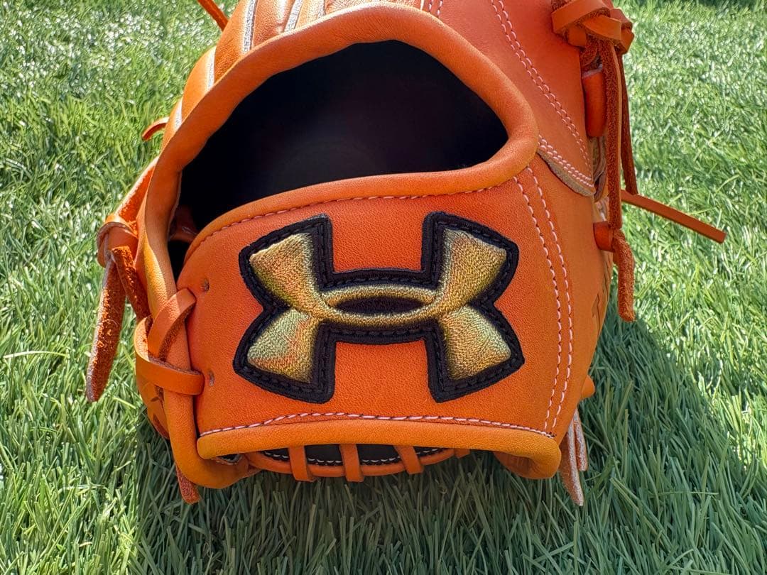 【新品未使用】アンダーアーマー 軟式用グラブ 内野手用 QBB0247