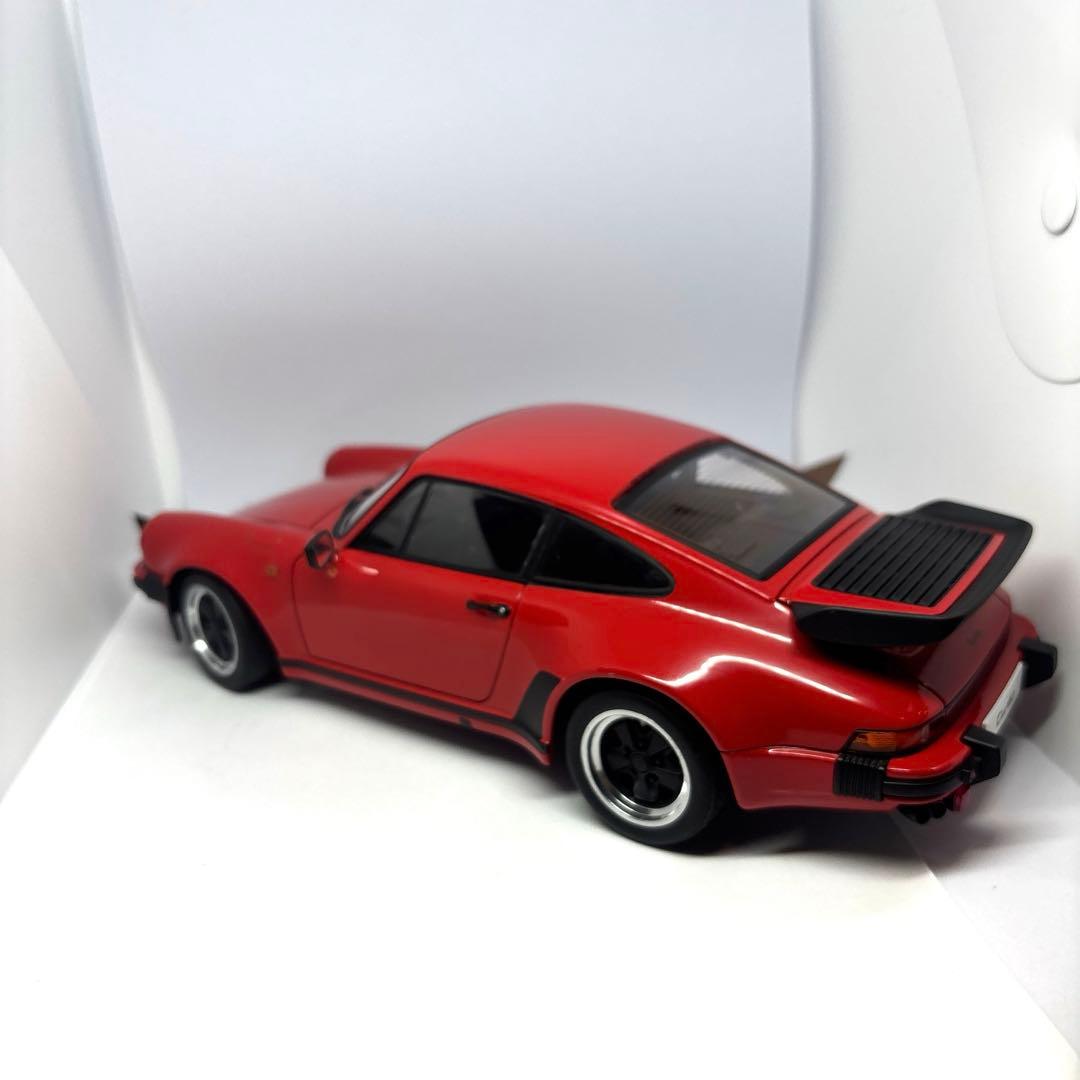 ビ*ト様 オートアート　ポルシェ911ターボ　930 AUTOart 1/18