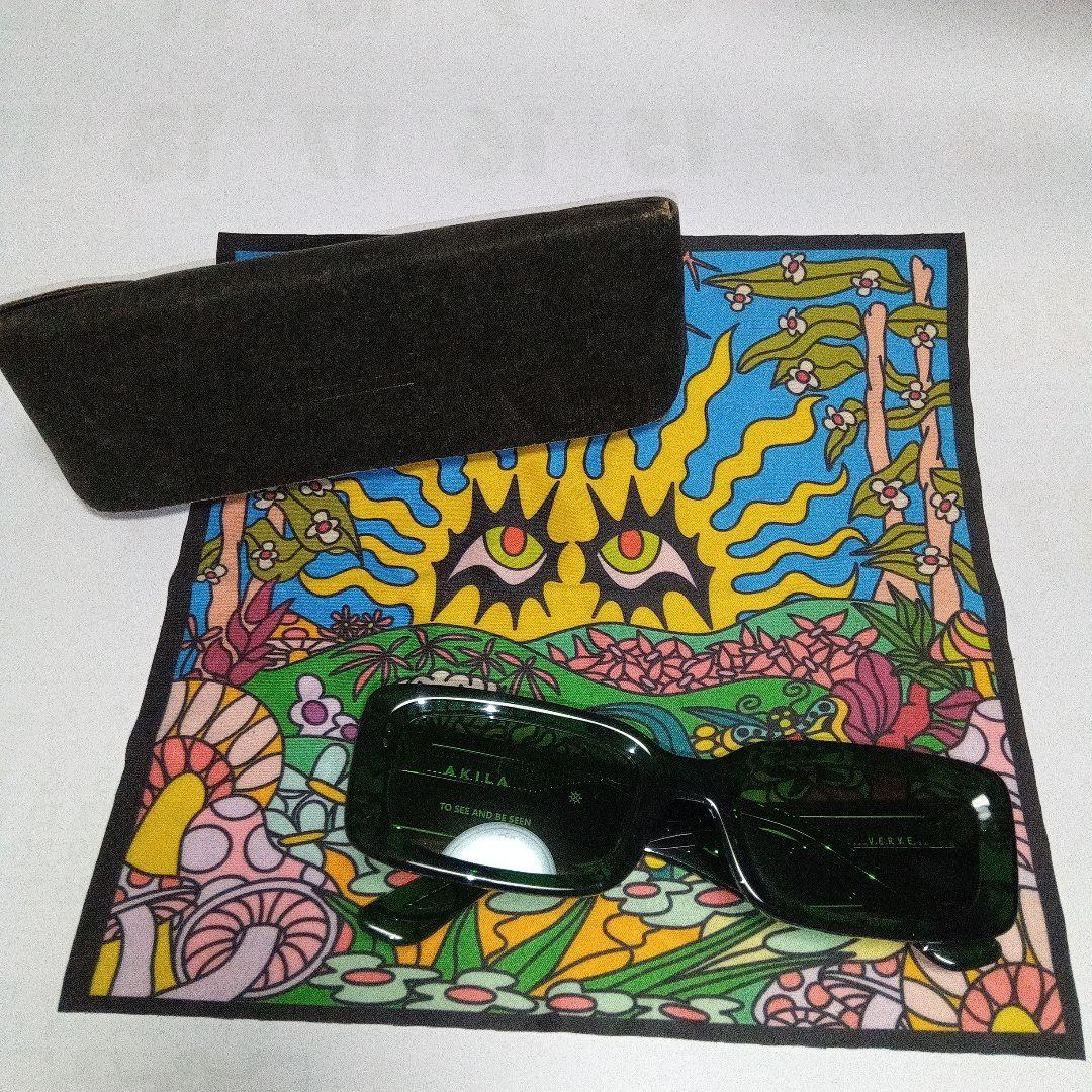 AKILA サングラス 　グリーン　ケース付き