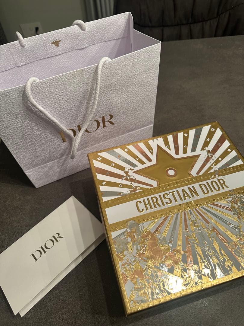 Dior ホリデー　2025 ギフトボックス付き