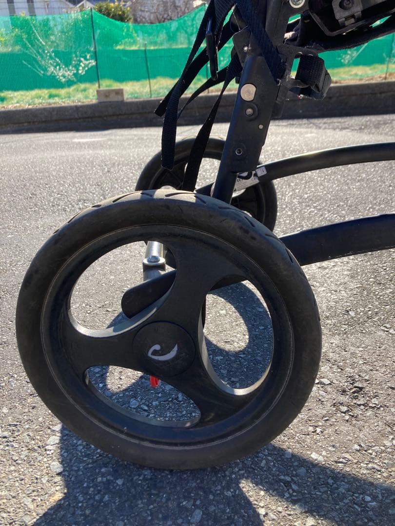 子ども福祉用バギー　クリケット（5点式安全ベルト付き）