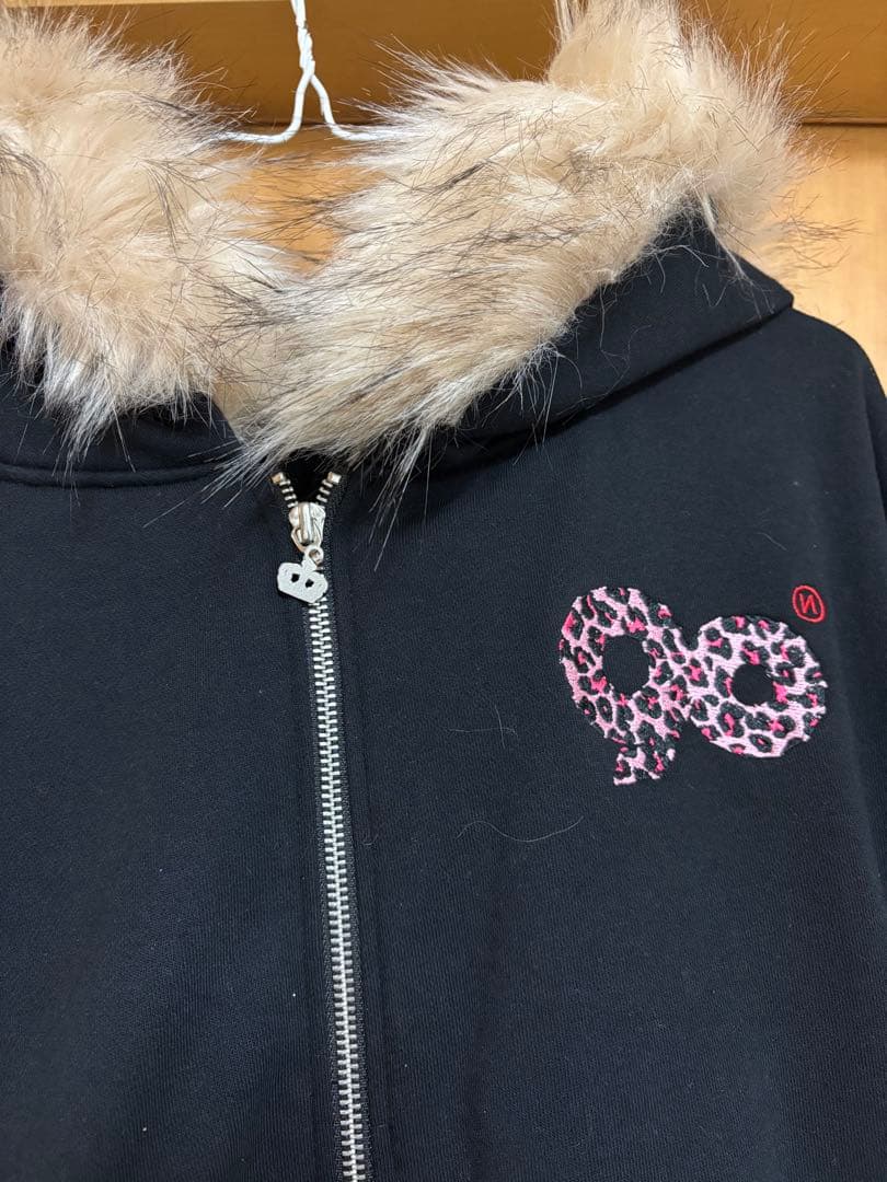 9090ファー付きブラックパーカー