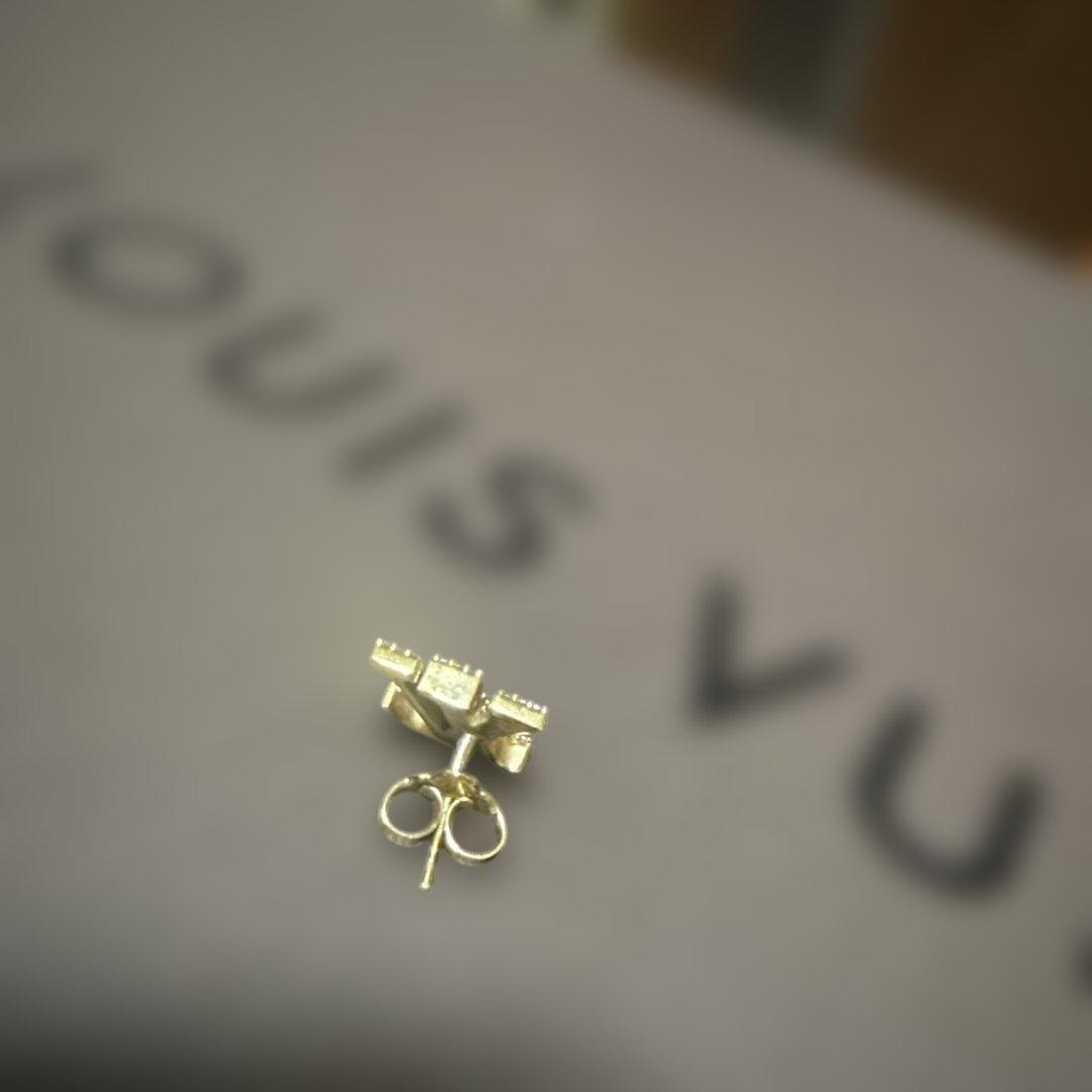 Louis Vuitton ロゴ型ピアス(片耳用)