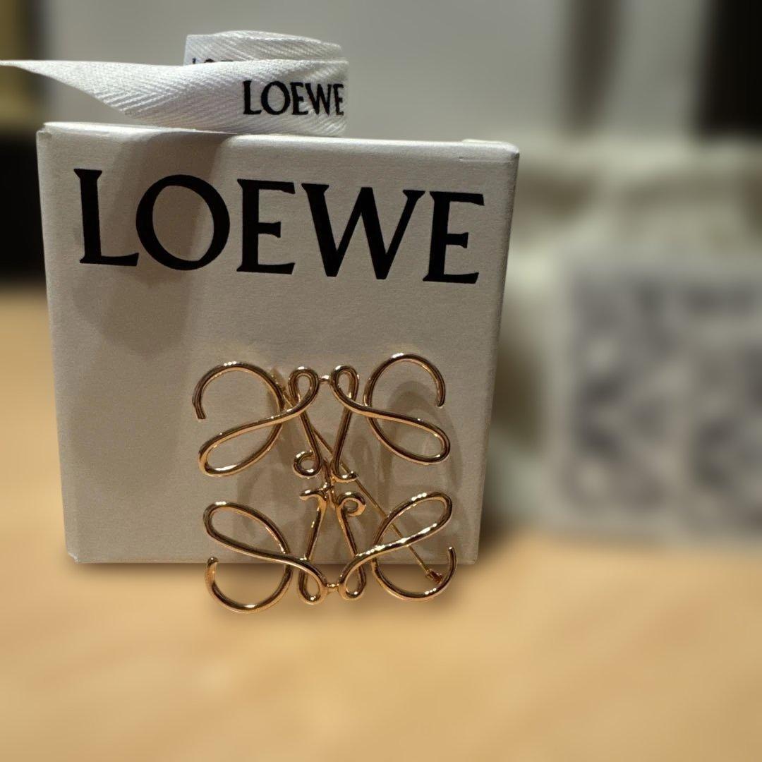 LOEWE ブローチ 【ピンクゴールド】