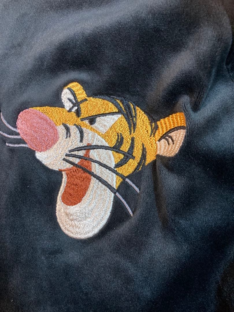 東京ディズニーリゾート　スカジャン　Tiggerティガー　ベロア黒　別珍Lサイズ