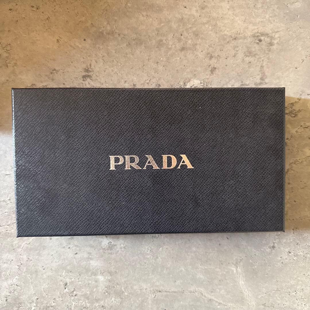 PRADA 長財布　三角ロゴ