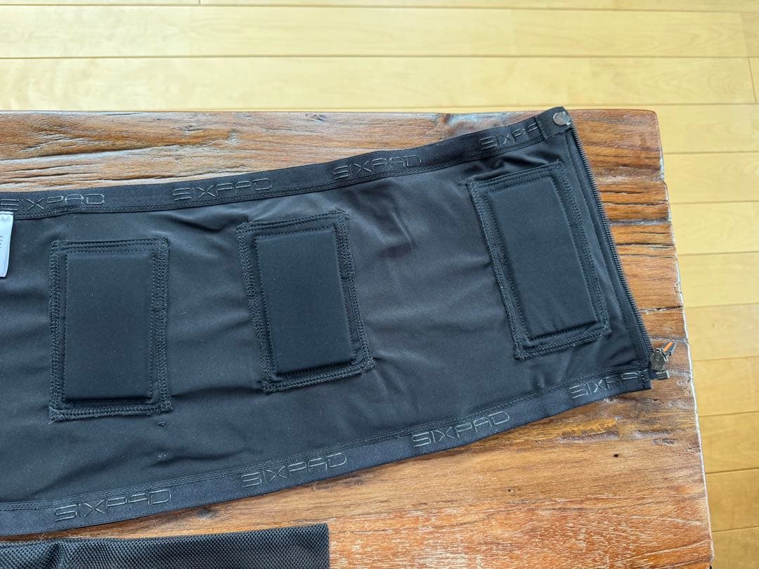 ぐ*。様 SIXPAD CORE BELT 収納ケース付き 美品