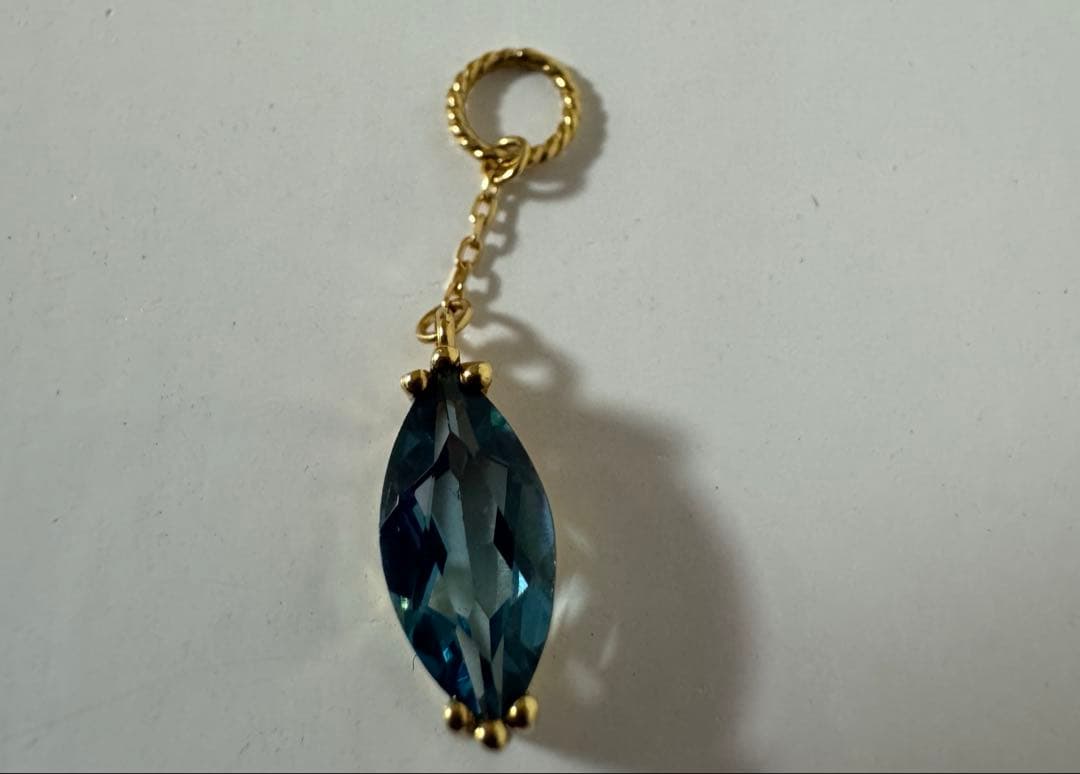 クアラントット　ロンドンブルートパーズ ピアス•イヤリングチャーム