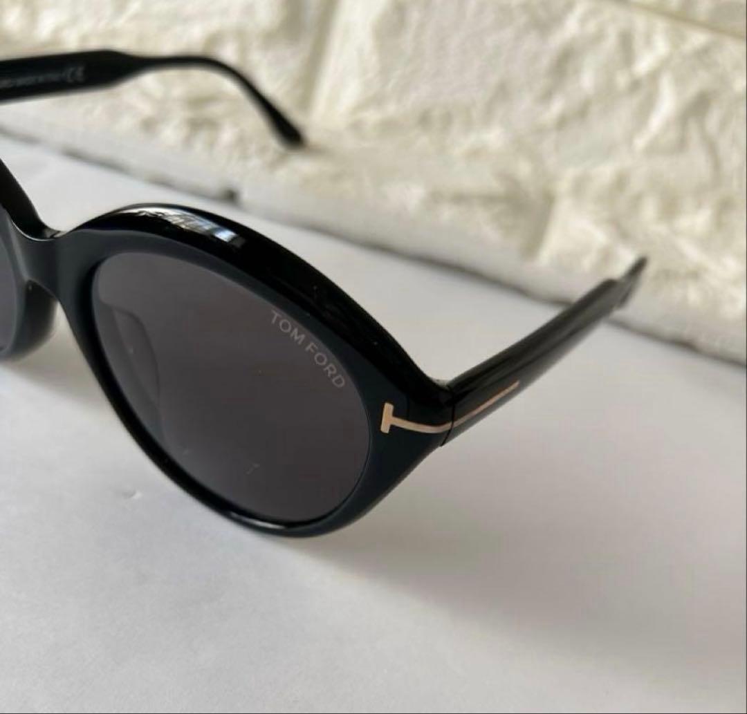i*i様 TOM FORD トムフォードサングラス ブラックMaxine TF7