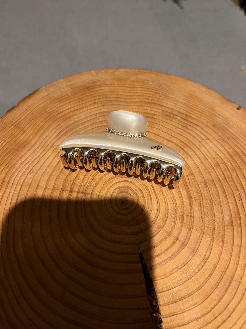 acca ヘアクリップ　パールホワイト　M 完売品　アッカ