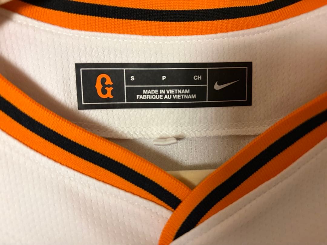 読売ジャイアンツ 岡本和真公式レプリカユニフォーム チャンピオンエンブレム付き