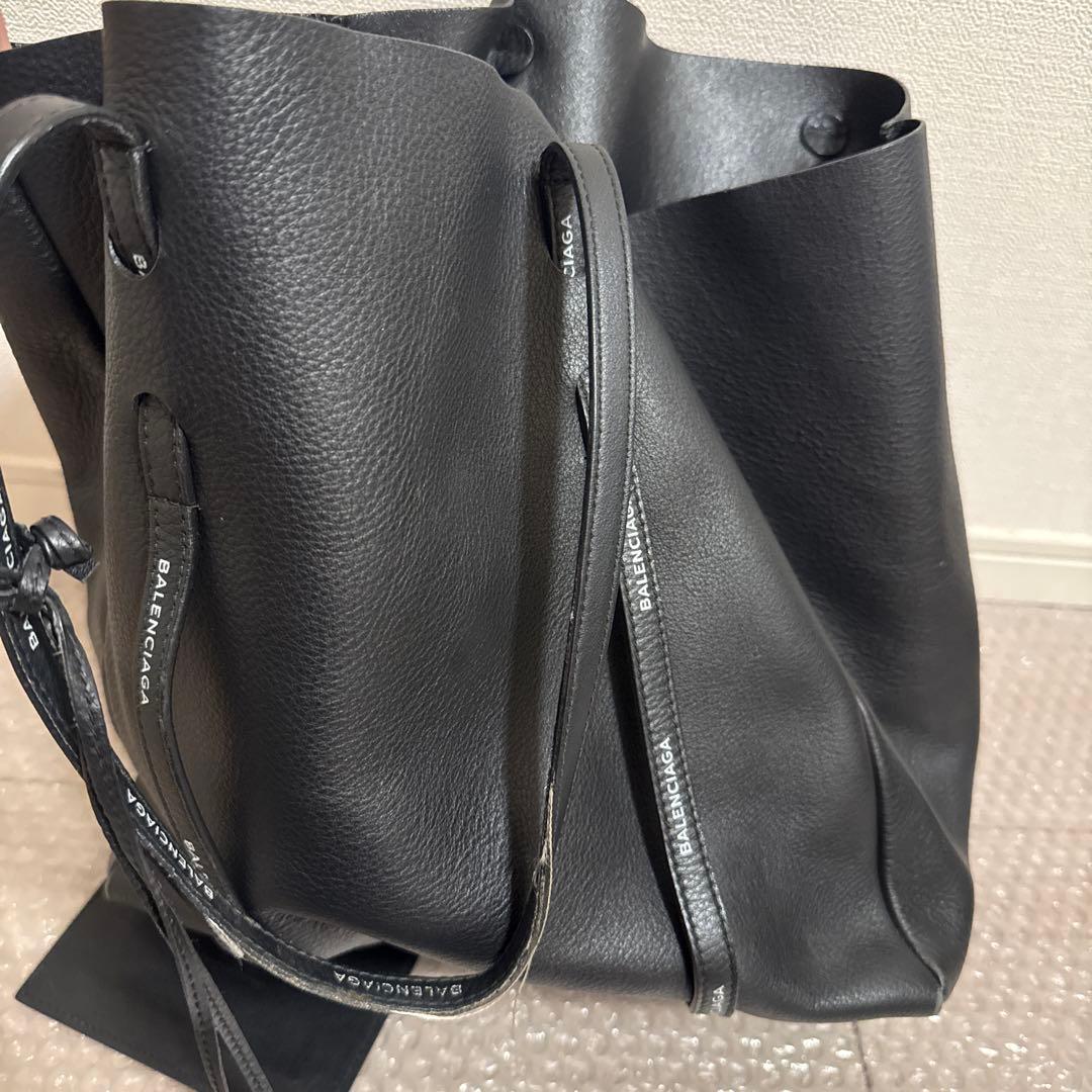 バレンシアガ　レザー　トートバッグ　ブラック