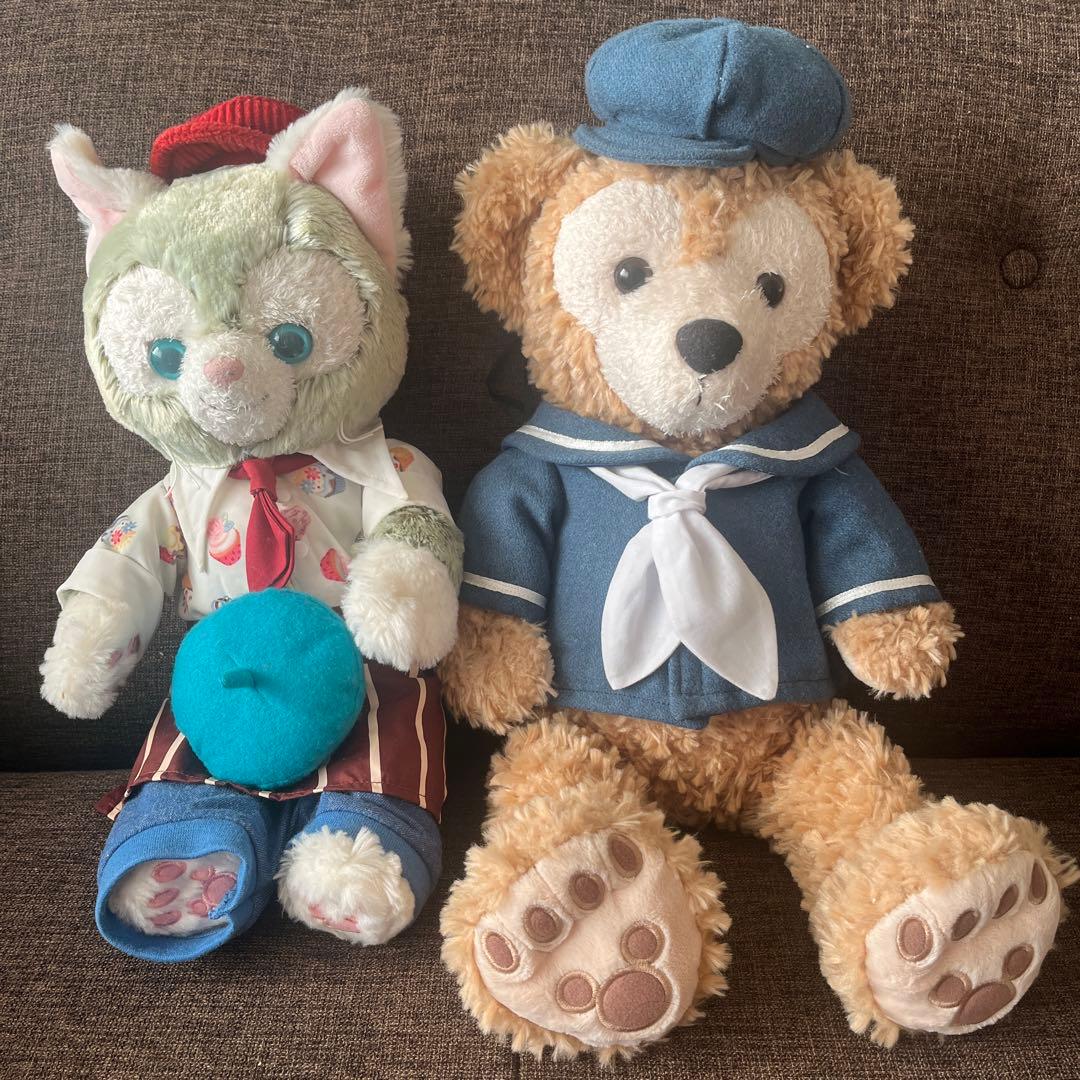 ダッフィとジェラトーニぬいぐるみ　セットで　洋服付き