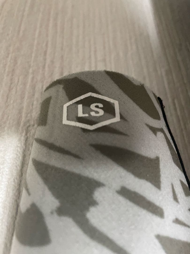 【最終価格】RVCA 4/3mm チェストジップ フルスーツ